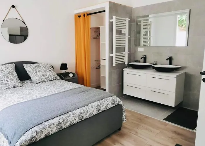 Le Repere De B&c * Cenon